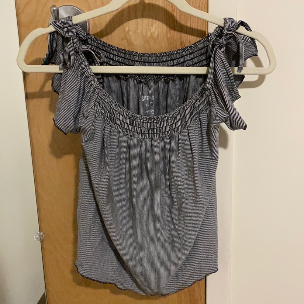 American Eagle Flowy Top